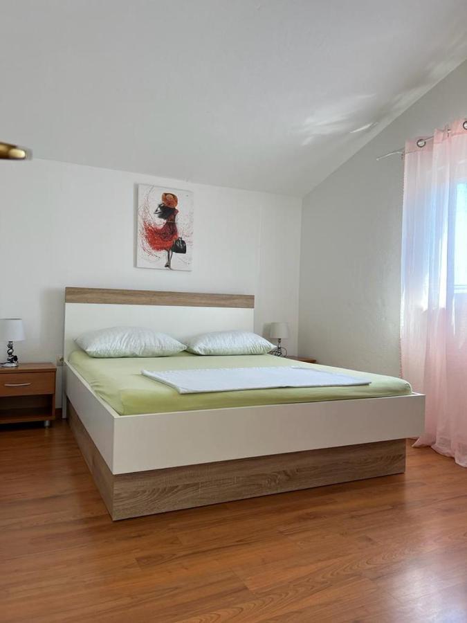 Vila Rosanda สลาทิเน ภายนอก รูปภาพ